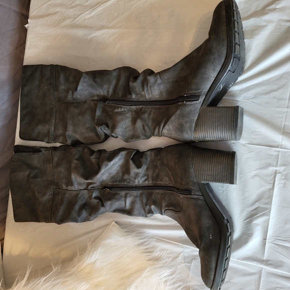 Women's Gray Knee-High Boots - Picture 3 of 6